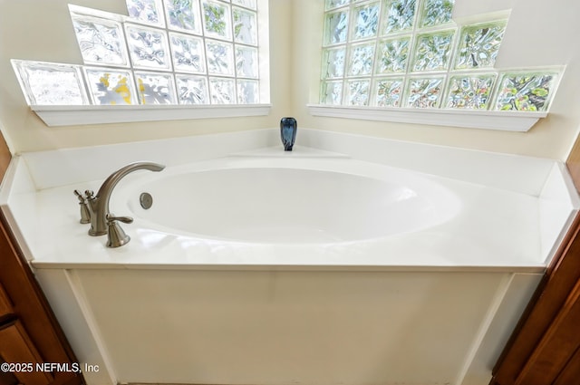 364 Maplewood Dr, Saint Johns, FL 32259 - bathroom featuring a garden tub