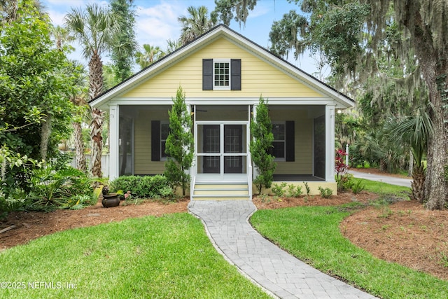 195 S Roscoe Blvd, Ponte Vedra Beach, FL 32082 - bungalow-style home with a front lawn and a porch