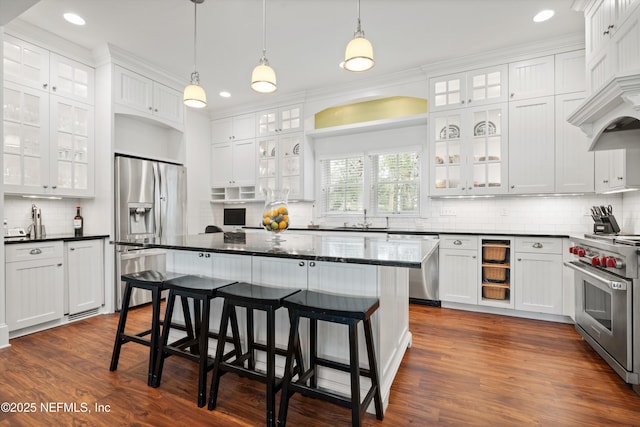 195 S Roscoe Blvd, Ponte Vedra Beach, FL 32082 - kitchen featuring stainless steel appliances, a sink, recessed lighting, decorative backsplash, and white cabinetry