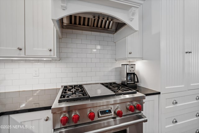 195 S Roscoe Blvd, Ponte Vedra Beach, FL 32082 - kitchen featuring high end stove, dark countertops, premium range hood, and white cabinetry