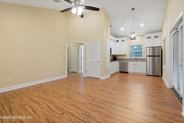 195 S Roscoe Blvd, Ponte Vedra Beach, FL 32082 - kitchen featuring stainless steel appliances, a ceiling fan, open floor plan, white cabinetry, and light wood-style floors