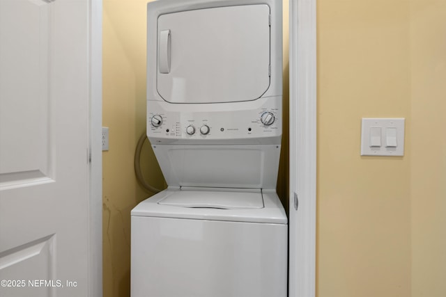 195 S Roscoe Blvd, Ponte Vedra Beach, FL 32082 - laundry area with stacked washer and clothes dryer