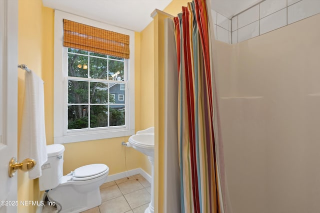 195 S Roscoe Blvd, Ponte Vedra Beach, FL 32082 - full bath featuring tile patterned flooring, toilet, a shower with shower curtain, and baseboards
