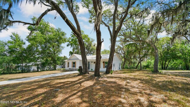 view of front of property