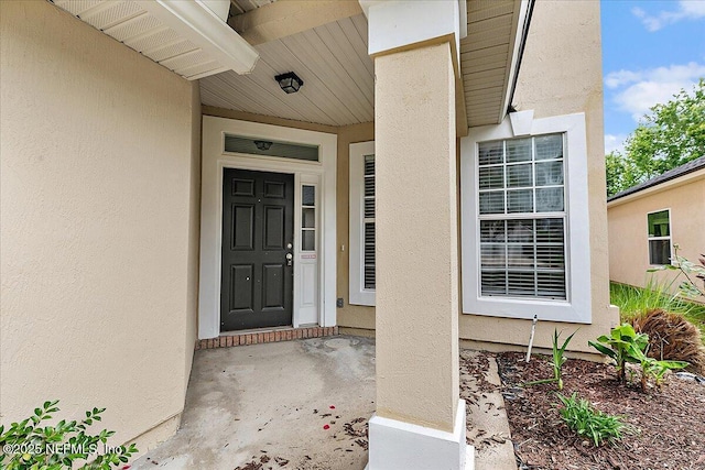 entrance to property with stucco siding