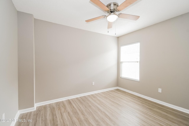 unfurnished room featuring light wood-style floors, baseboards, and ceiling fan