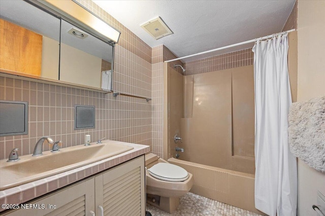 7868 Woodsdale Ln, Jacksonville, FL 32256 - bathroom featuring toilet, shower / tub combo with curtain, vanity, decorative backsplash, and tile walls