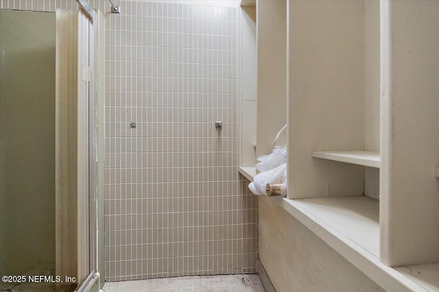 7868 Woodsdale Ln, Jacksonville, FL 32256 - full bathroom featuring a stall shower