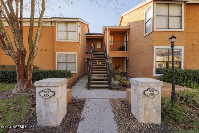 858 Shoreline Cir, Ponte Vedra Beach, FL 32082 - view of building exterior featuring stairway