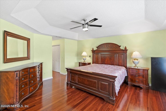 11092 Turnbridge Dr Unit 74, Jacksonville, FL 32256 - bedroom featuring dark wood-style flooring, a textured ceiling, baseboards, ceiling fan, and a closet