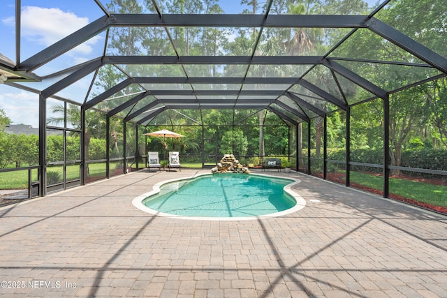 389 Summerset Dr, Saint Johns, FL 32259 - swimming pool with a patio and glass enclosure