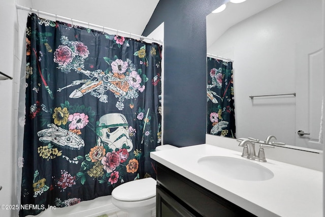 195 Manor Ln, Saint Johns, FL 32259 - full bath featuring toilet, vanity, curtained shower, and lofted ceiling