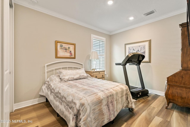 223 Creek Pebble Dr, Ponte Vedra, FL 32081 - bedroom featuring baseboards, light wood-style floors, recessed lighting, and crown molding