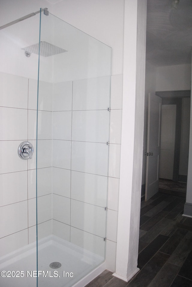 123 Arlington Way, Ormond Beach, FL 32176 - full bath featuring tiled shower and wood finished floors