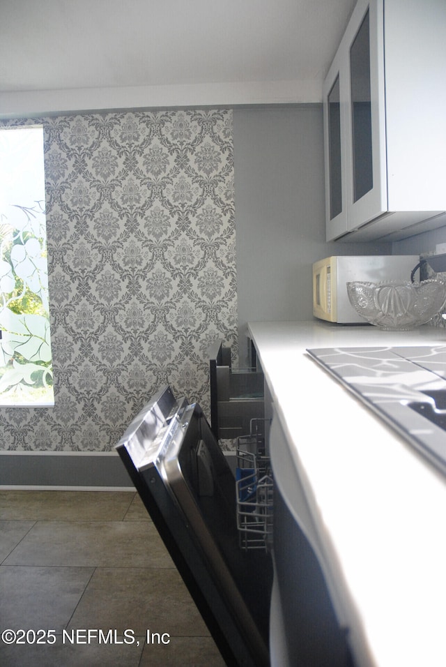 123 Arlington Way, Ormond Beach, FL 32176 - detailed view of wallpapered walls