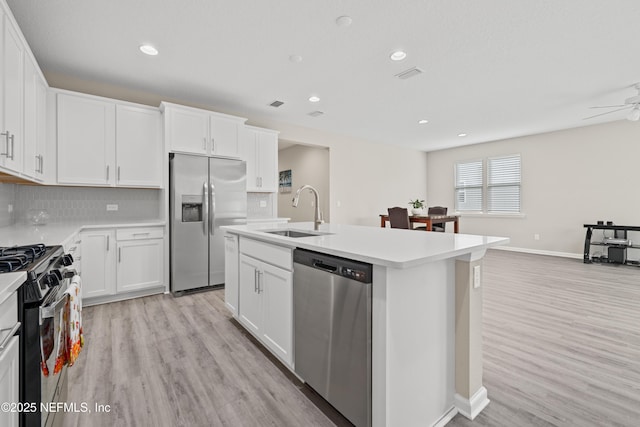 618 Honeycomb Trl, Saint Augustine, FL 32095 - kitchen featuring appliances with stainless steel finishes, a sink, light wood-style flooring, an island with sink, and recessed lighting