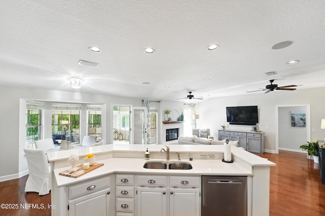 kitchen with a sink, ceiling fan, open floor plan, dark wood-type flooring, and recessed lighting