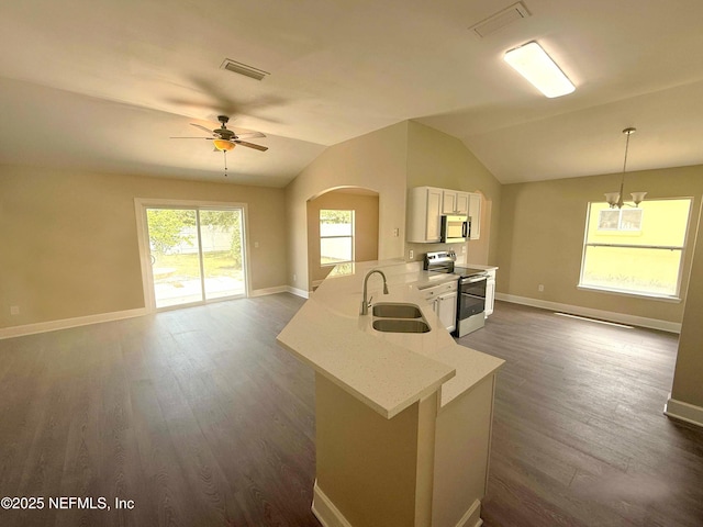 kitchen featuring appliances with stainless steel finishes, a sink, white cabinetry, a peninsula, and a ceiling fan