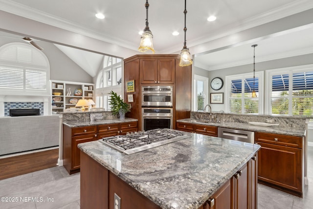 96321 Bay View Dr, Fernandina Beach, FL 32034 - kitchen with a peninsula, stainless steel appliances, open floor plan, a kitchen island, and lofted ceiling