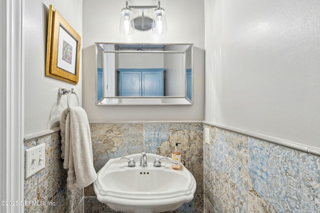 96321 Bay View Dr, Fernandina Beach, FL 32034 - bathroom featuring wainscoting, a sink, and tile walls