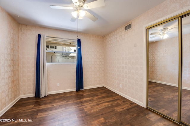 5476 Waterside Dr, Jacksonville, FL 32210 - unfurnished room with ceiling fan, wood finished floors, wallpapered walls, and baseboards