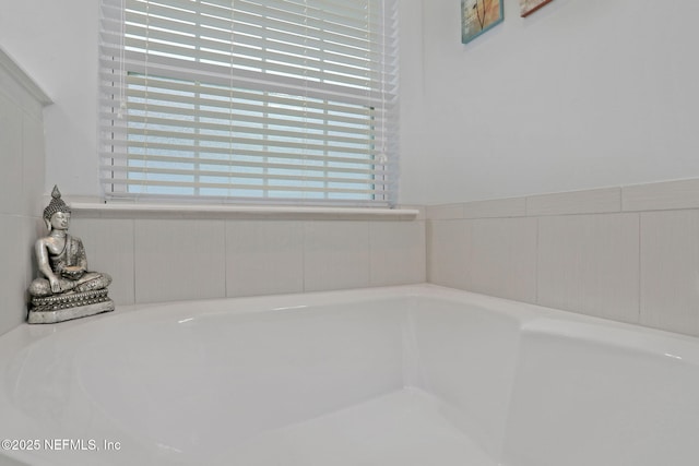 4508 Quail Hollow Rd, Orange Park, FL 32065 - detailed view of a garden tub