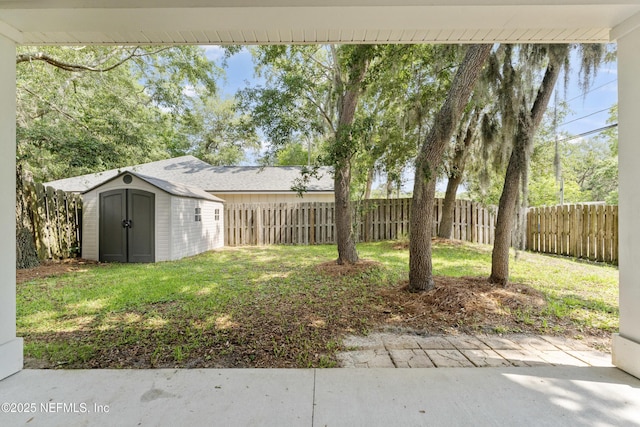 1339 Date St, Fernandina Beach, FL 32034 - view of yard featuring a storage shed and an outdoor structure