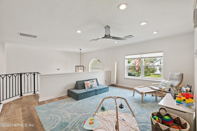 living area featuring ceiling fan, wood finished floors, recessed lighting, and baseboards