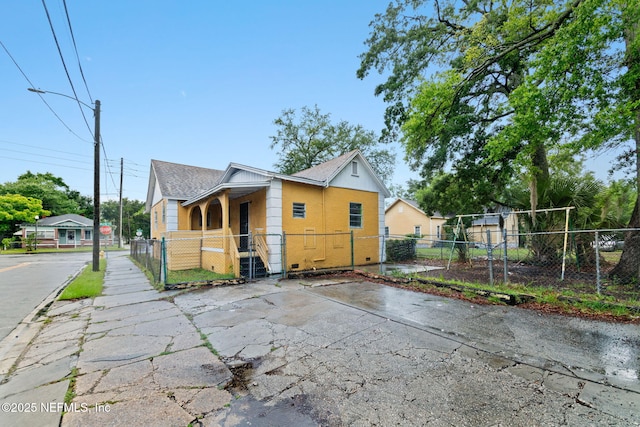 1403 Myrtle Ave N, Jacksonville, FL 32209 - view of property exterior featuring a gate, a fenced front yard, a shingled roof, and stucco siding