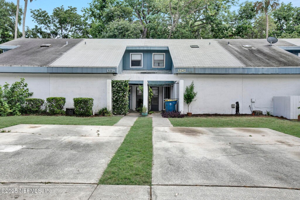 1242 Bayshore Dr N, Jacksonville, FL 32233 - photo 1