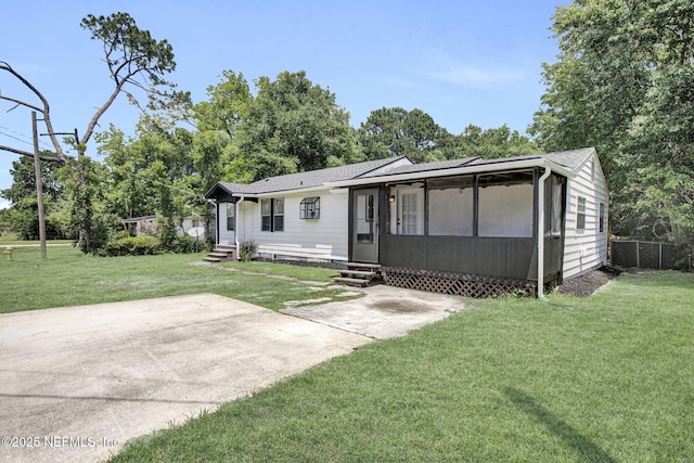 1021 Seminole Ave, Jacksonville, FL 32254 - view of front of property with entry steps and view of scattered trees