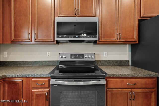 880 W American Eagle Dr, Saint Augustine, FL 32092 - kitchen with appliances with stainless steel finishes and dark countertops