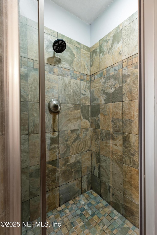 bathroom featuring a tile shower