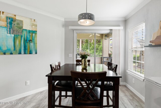 dining room with light wood-style flooring, plenty of natural light, baseboards, crown molding, and a ceiling fan