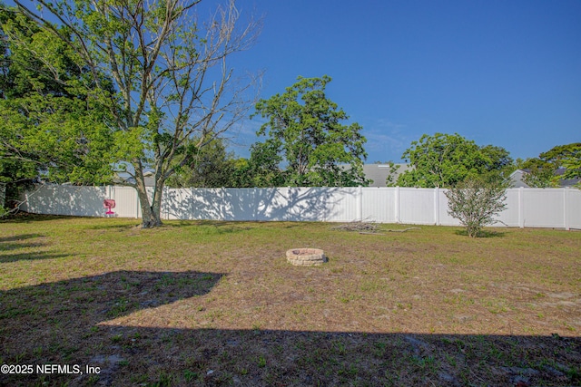 view of yard featuring an outdoor fire pit