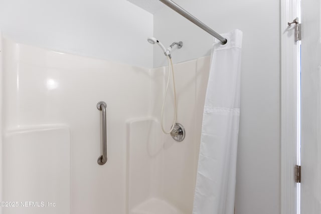 7013 Elfo Rd, Keystone Heights, FL 32656 - full bathroom with a shower with curtain