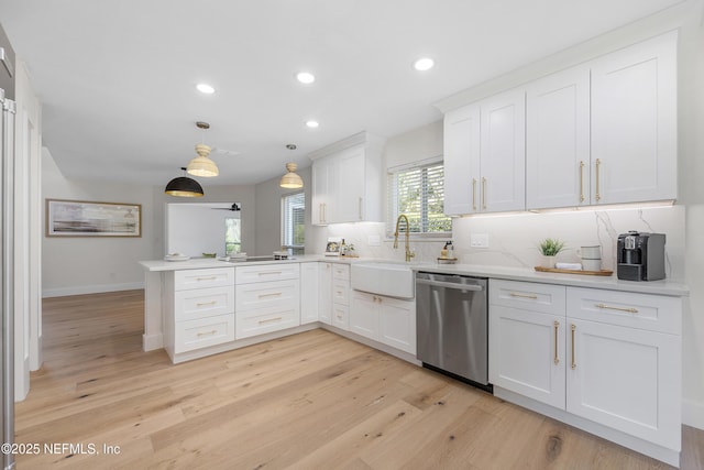 5105 Otter Creek Dr, Ponte Vedra Beach, FL 32082 - kitchen with stainless steel dishwasher, a sink, a peninsula, light wood-type flooring, and recessed lighting