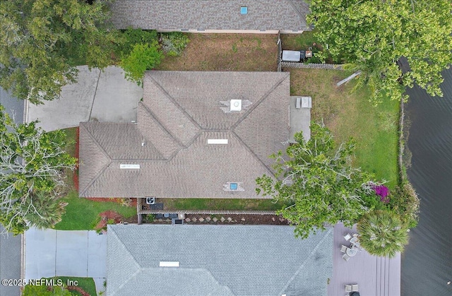 aerial view of property and surrounding area