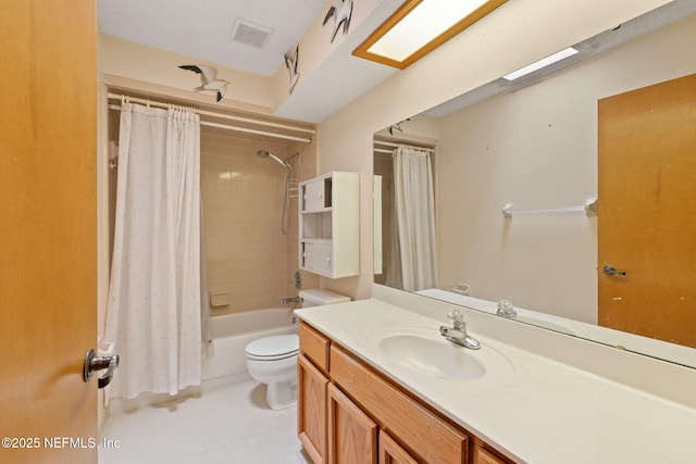 2658 Apache Ct, Middleburg, FL 32068 - full bath with toilet, vanity, and shower / tub combo