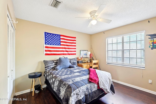 1101 Kettering Way, Orange Park, FL 32073 - bedroom with baseboards, wood finished floors, a textured ceiling, a closet, and ceiling fan