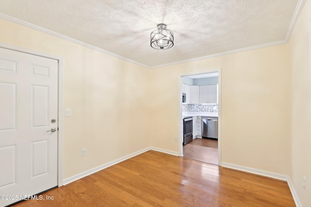 5201 Atlantic Blvd Unit 142, Jacksonville, FL 32207 - spare room with light wood-style flooring, a chandelier, crown molding, a textured ceiling, and baseboards