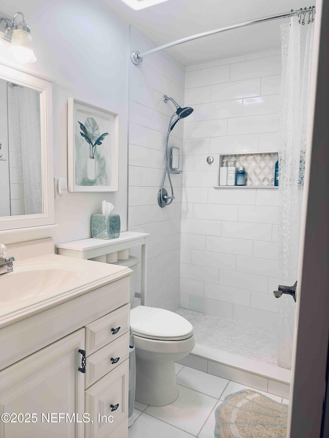 5201 Atlantic Blvd Unit 142, Jacksonville, FL 32207 - full bath featuring tiled shower, vanity, and toilet