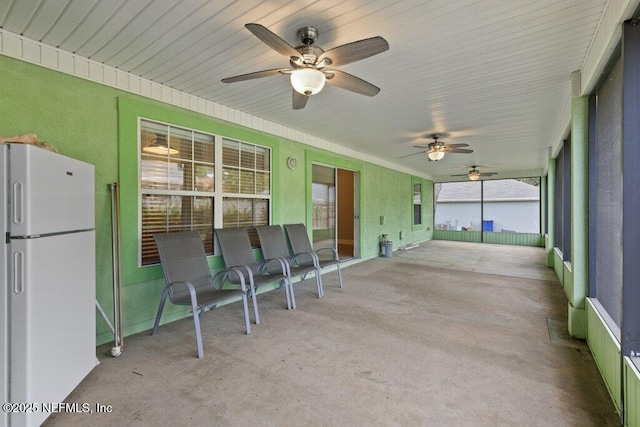 sunroom with a ceiling fan