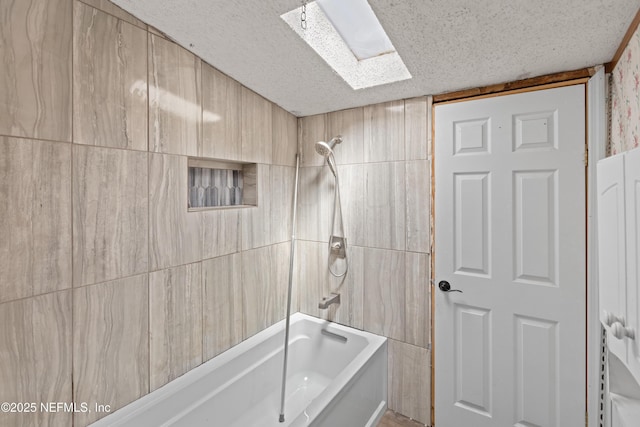 112 Sculpin Dr, Florahome, FL 32140 - full bathroom featuring a skylight, shower / bathtub combination, and a textured ceiling