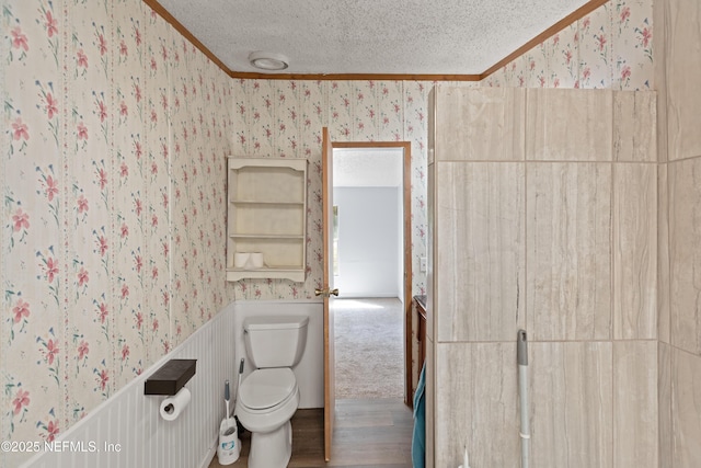 112 Sculpin Dr, Florahome, FL 32140 - bathroom featuring wallpapered walls, crown molding, a textured ceiling, and toilet