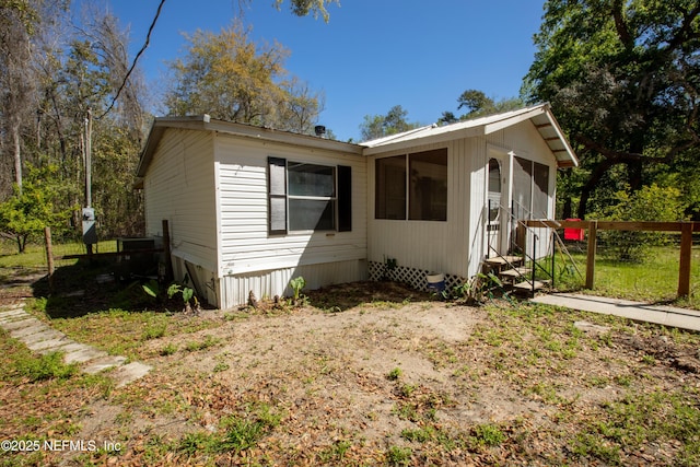112 Sculpin Dr, Florahome, FL 32140 - manufactured / mobile home featuring fence, a sunroom, and entry steps
