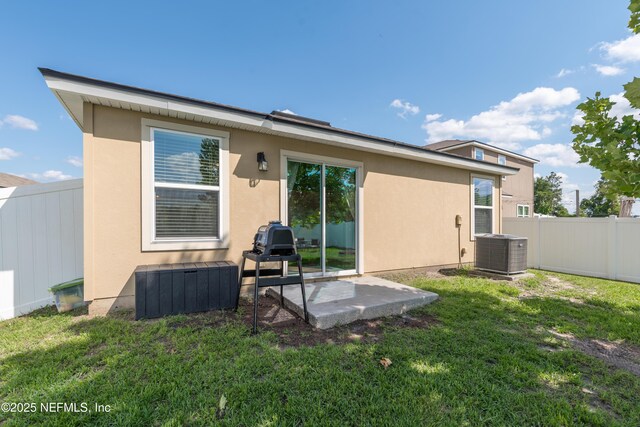 2840 Buck Creek Pl, Green Cove Springs, FL 32043 - back of property featuring central air condition unit and stucco siding