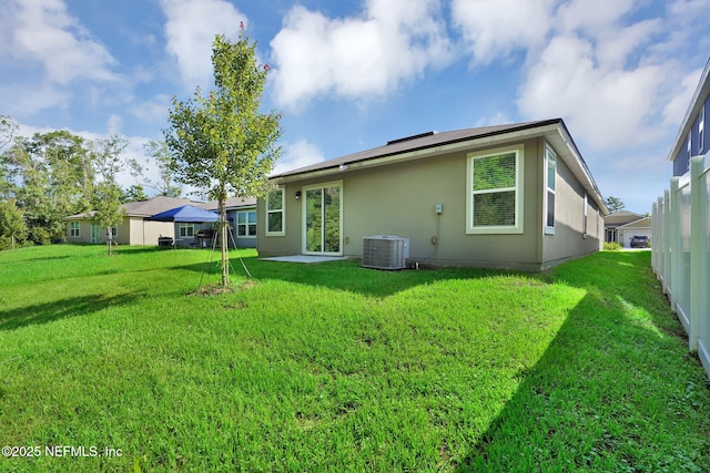 3075 Rustic Deer Way, Green Cove Springs, FL 32043 - rear view of property with stucco siding and a lawn