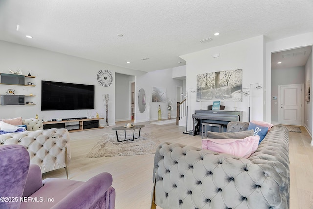 144 Waverly Way, Saint Johns, FL 32259 - living area featuring light wood finished floors, recessed lighting, and a textured ceiling