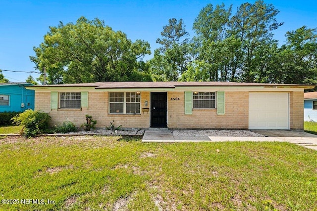 4504 Lincrest Dr S, Jacksonville, FL 32208 - single story home featuring a front yard and an attached garage